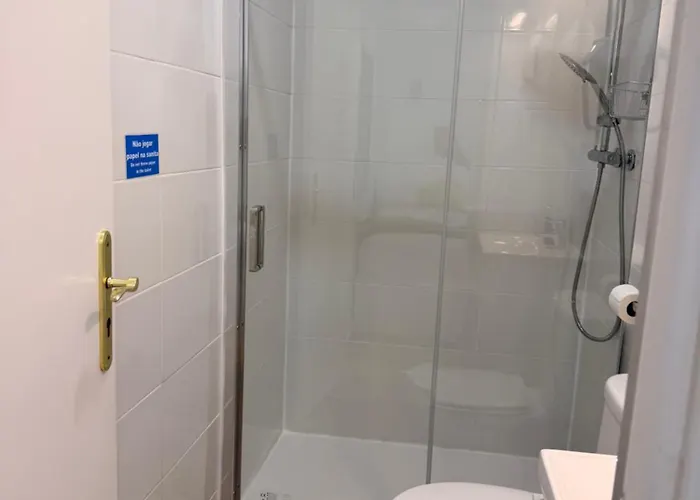 Quarto em Acomodações Particulares - Sabino De Sousa *