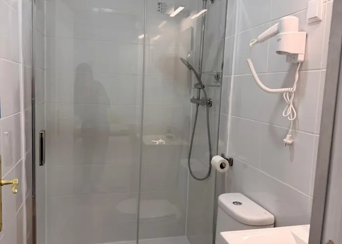 Quarto em Acomodações Particulares - Sabino De Sousa *