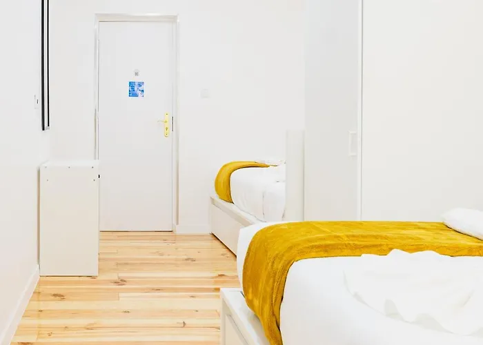 - Sabino De Sousa Kwatera prywatna *